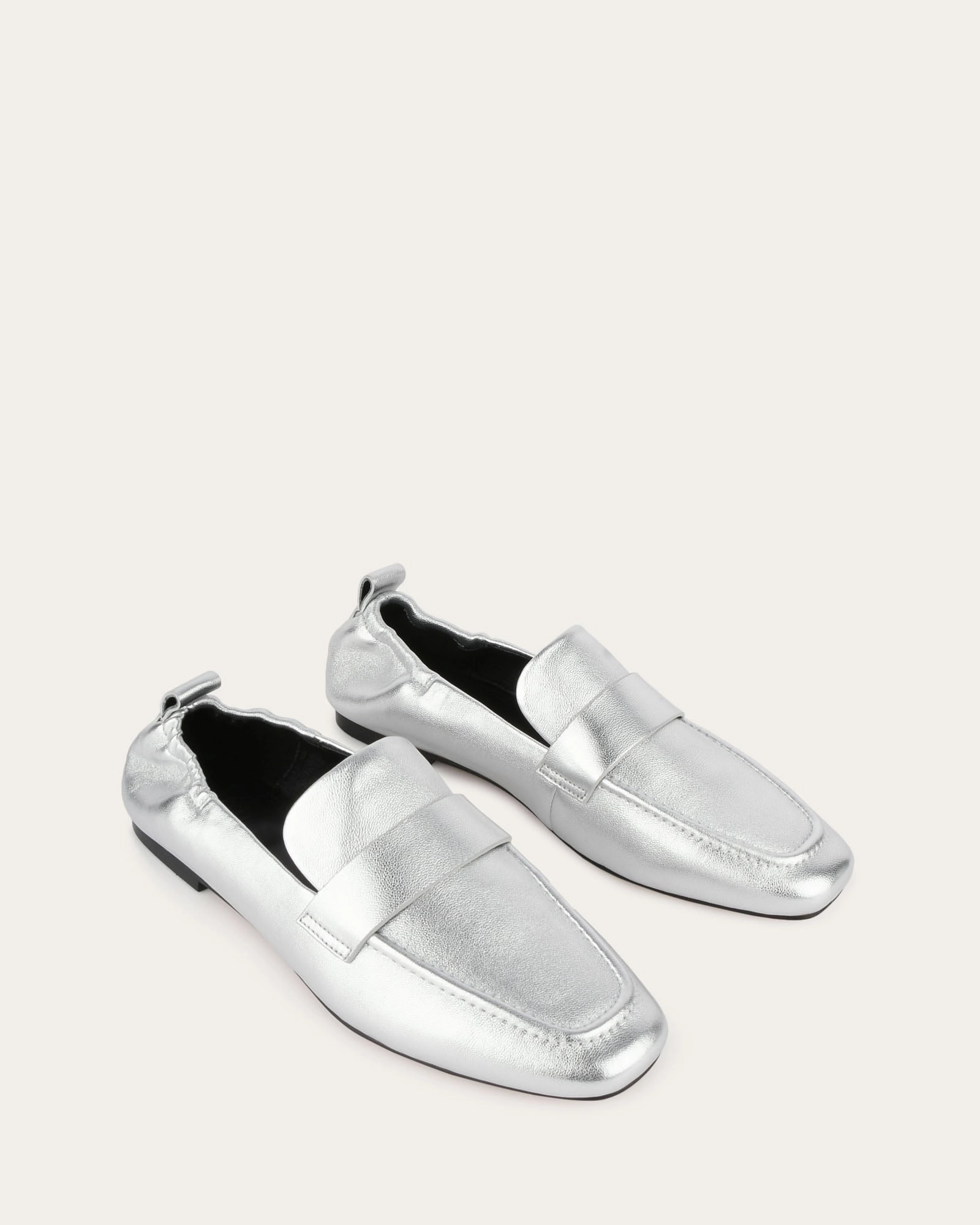 Motion Elements Multi-Context Style Bowen Loafers Silver Leather
