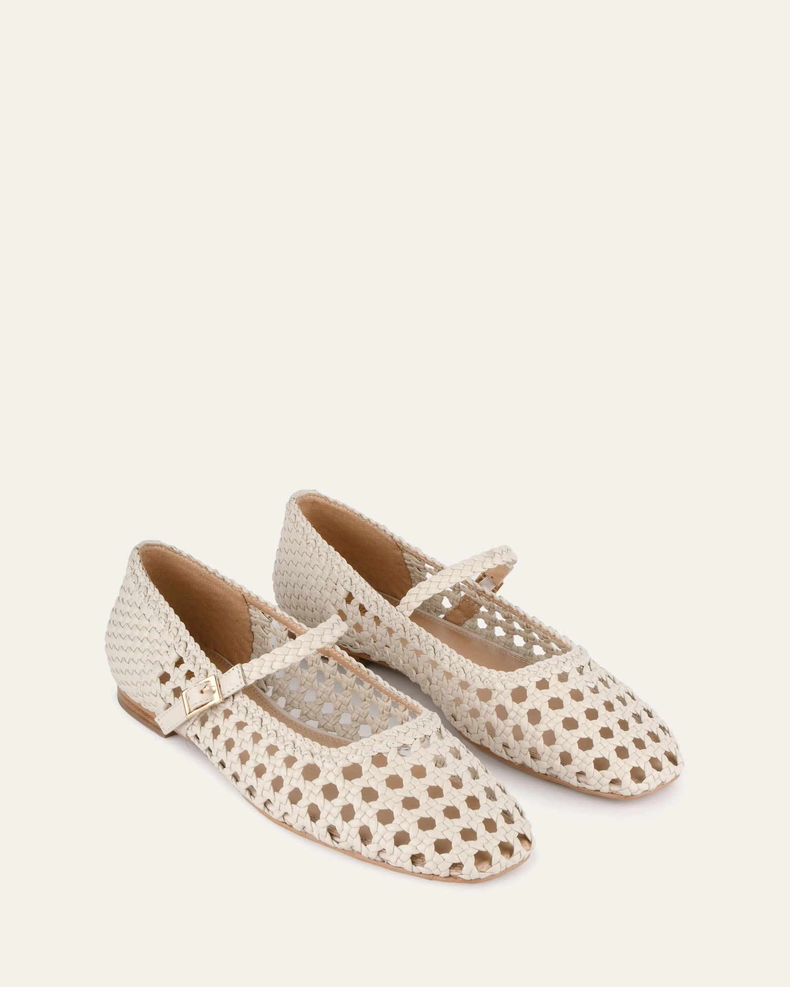 Willis Casual Flats Off White Leather Built For Feel Essence Of Movement