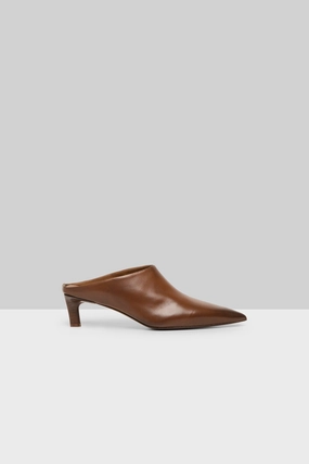 Essentials On Point Aculeo Leather Mule In Basalt