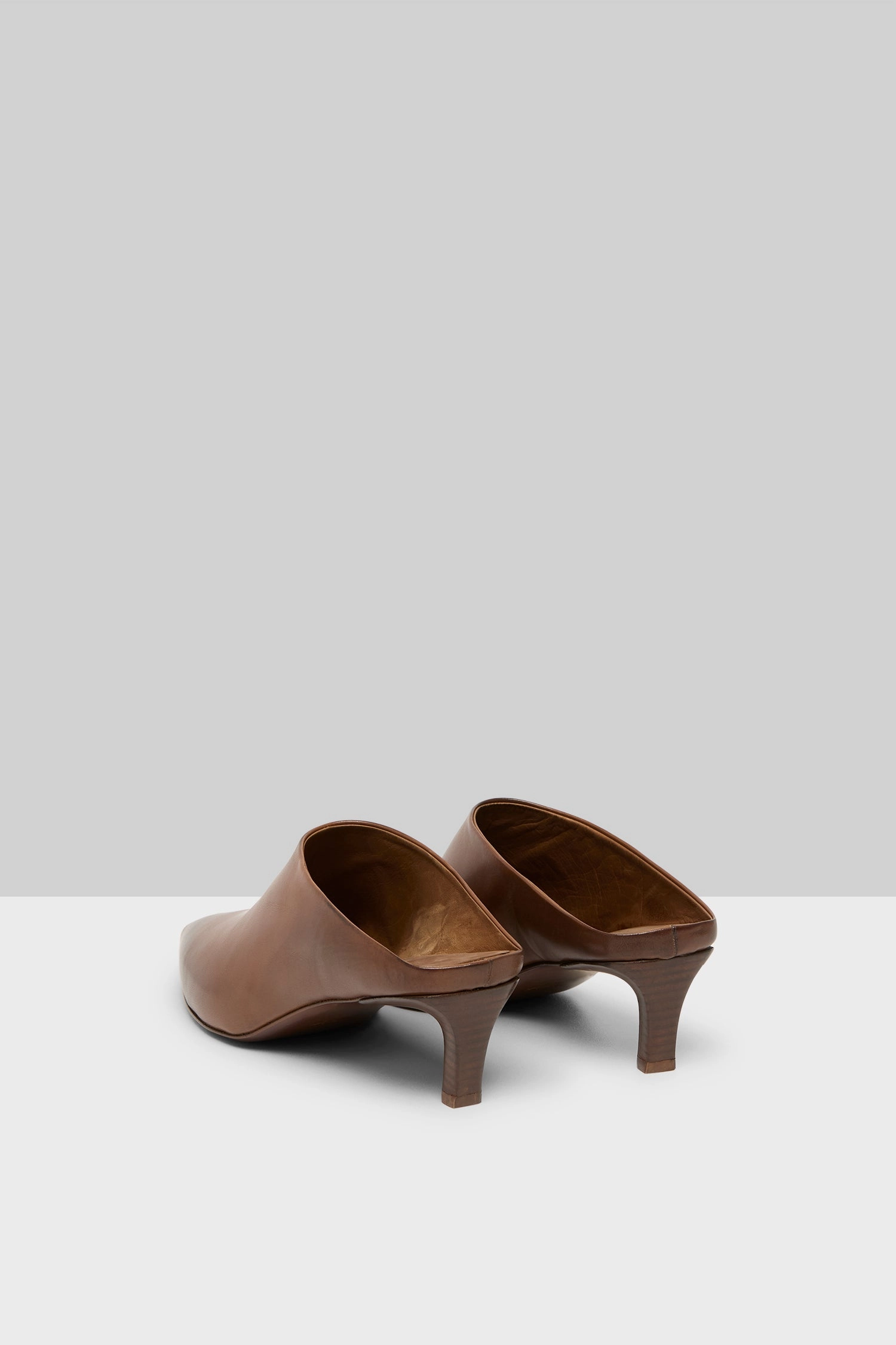 Aculeo Leather Mule In Basalt Style Meets Tech Active-Inspired