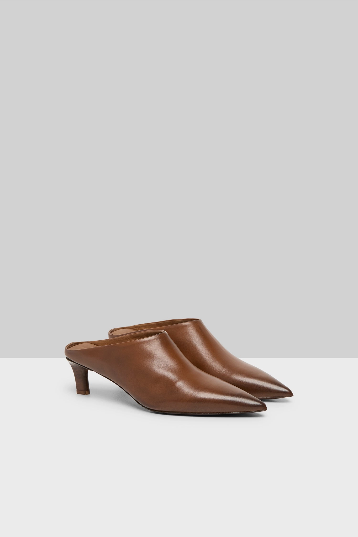 Purpose-Built Fit Aculeo Leather Mule In Basalt