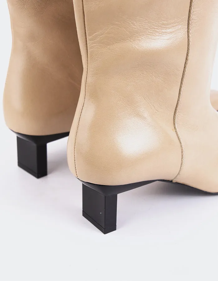 Blanzy Camel Leather Expressive Minimal Refined Comfort