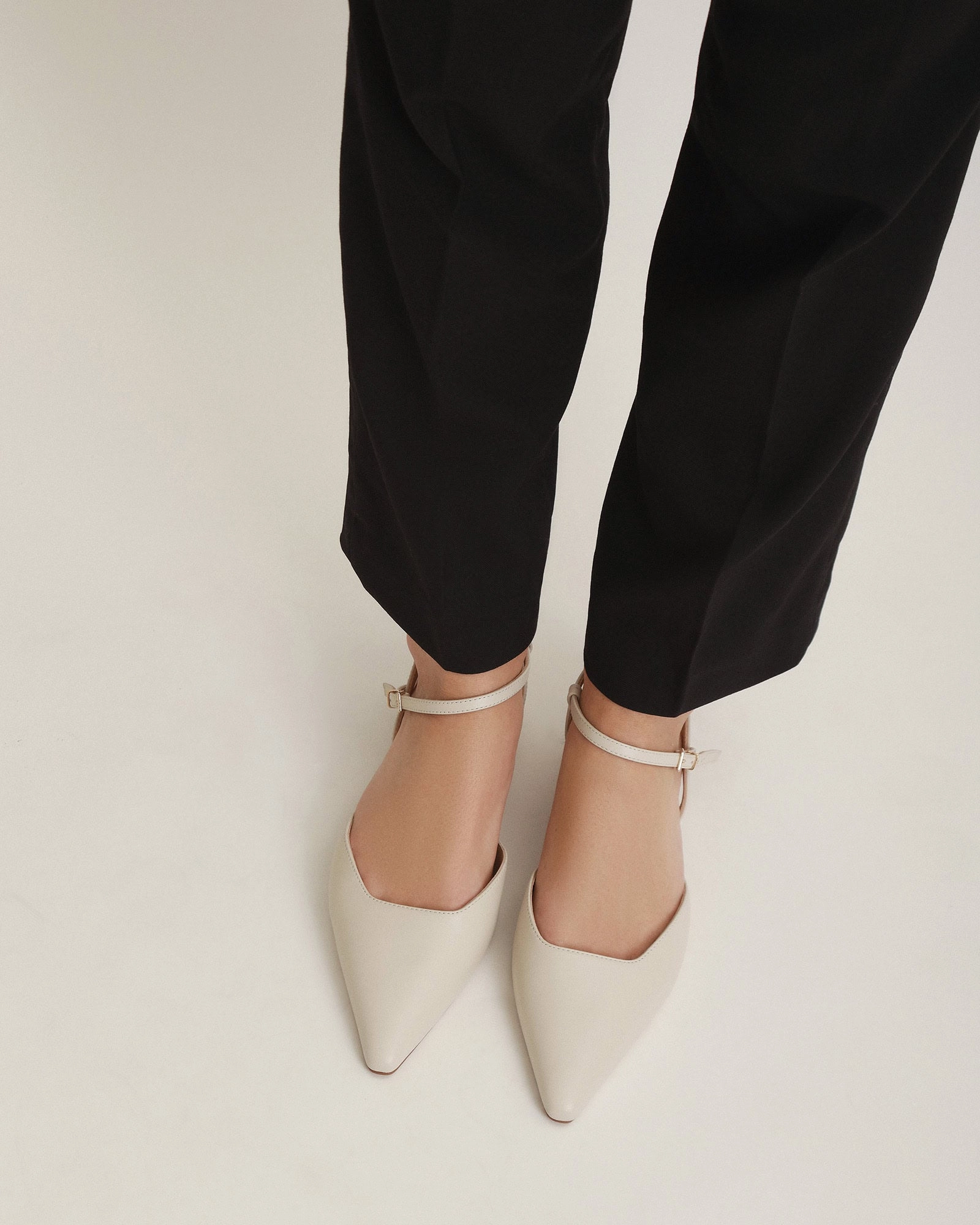 Explore With Ease Virginie Dress Flats Off White Leather