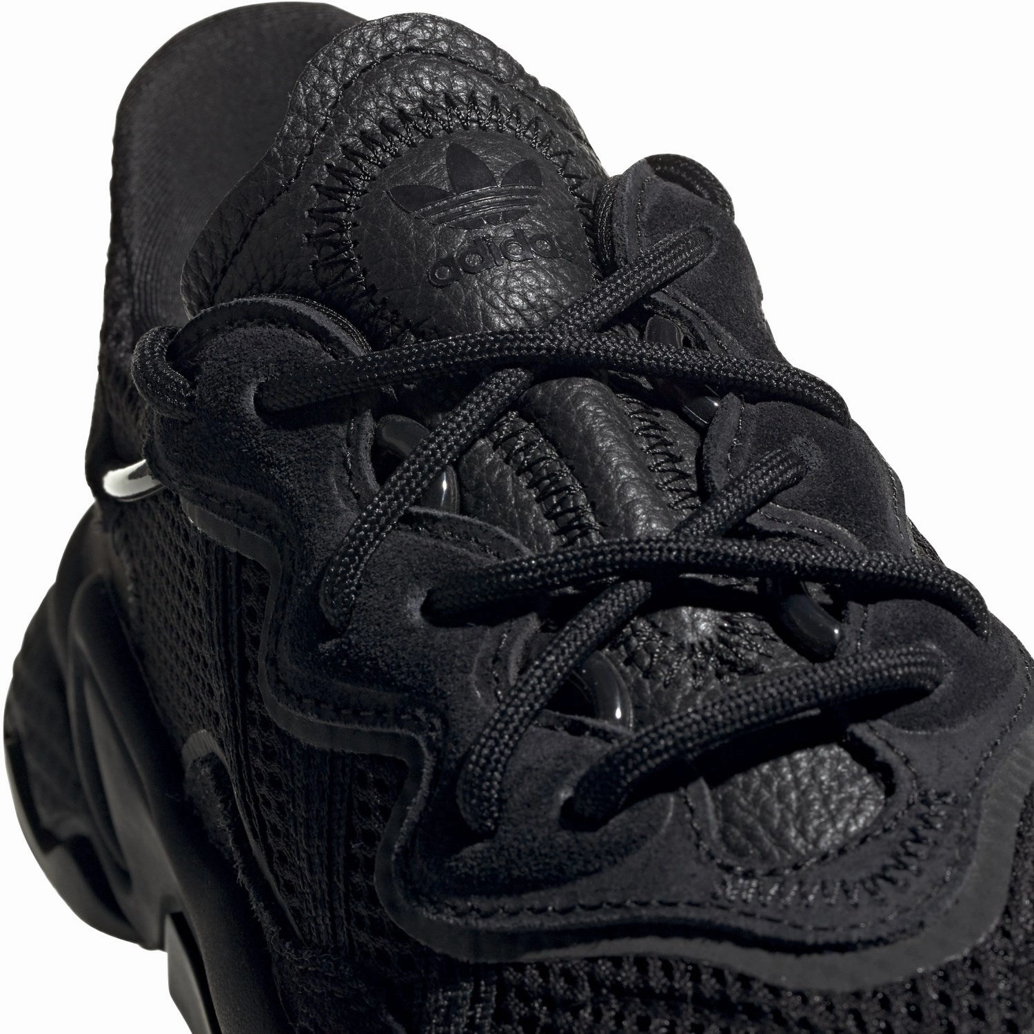 Refined Tone Breathe And Move Adidas Originals Core Black/Core Black/Trace Grey Met Ozweego J Sneakers
