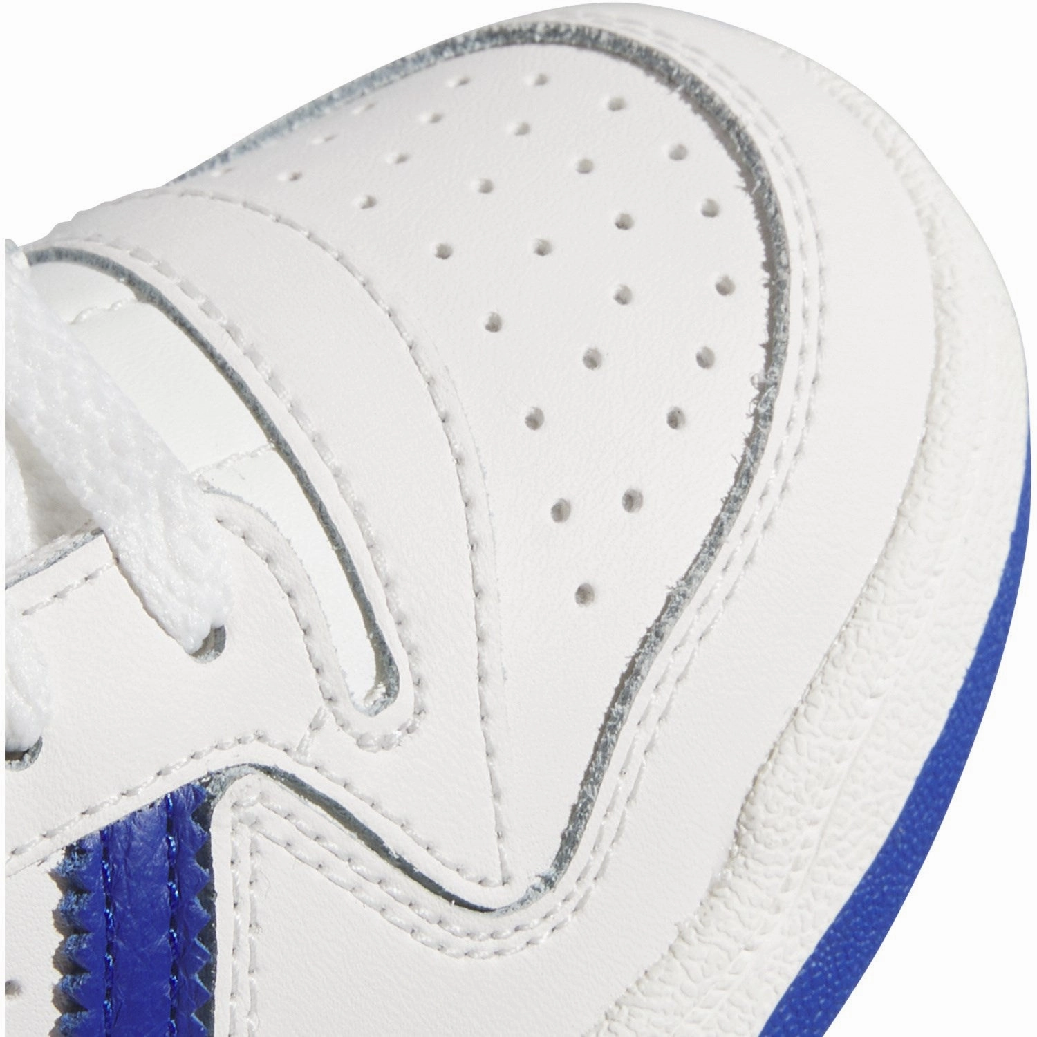 Wear The Moment Shaped For Flow Adidas Originals Core White/Team Royal Blue/Core White Forum Low Cl C Sneakers