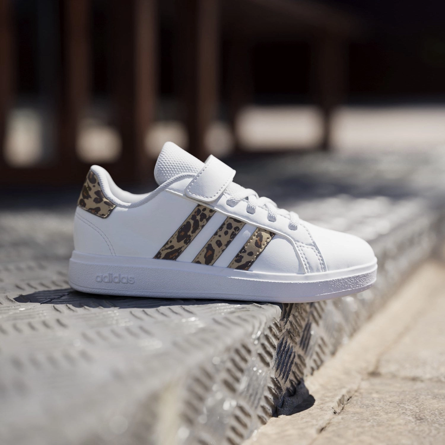 Adidas Originals Ftwr White/Magic Beige/Matte Gold Grand Court 2.0 El C Sneakers Precision In Style Ease In Design