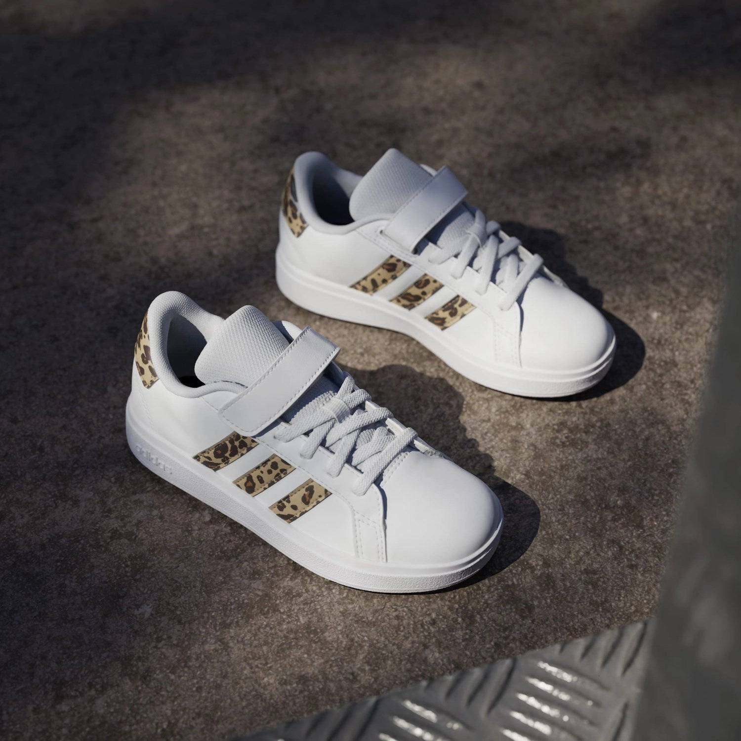 Active Core Season-Neutral Adidas Originals Ftwr White/Magic Beige/Matte Gold Grand Court 2.0 El C Sneakers