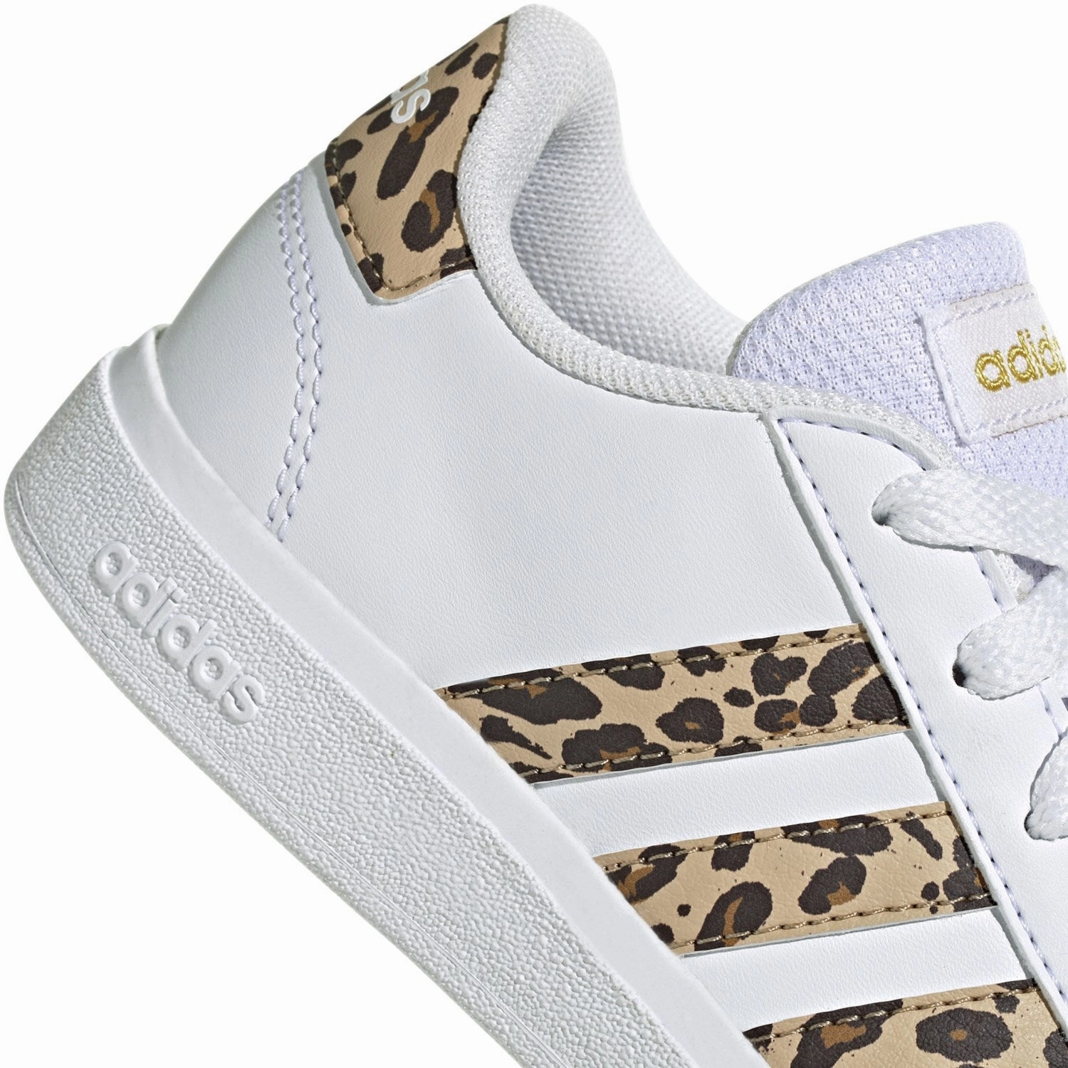 Effortless Utility Adidas Originals Ftwr White/Magic Beige/Matte Gold Grand Court 2.0 K Sneakers