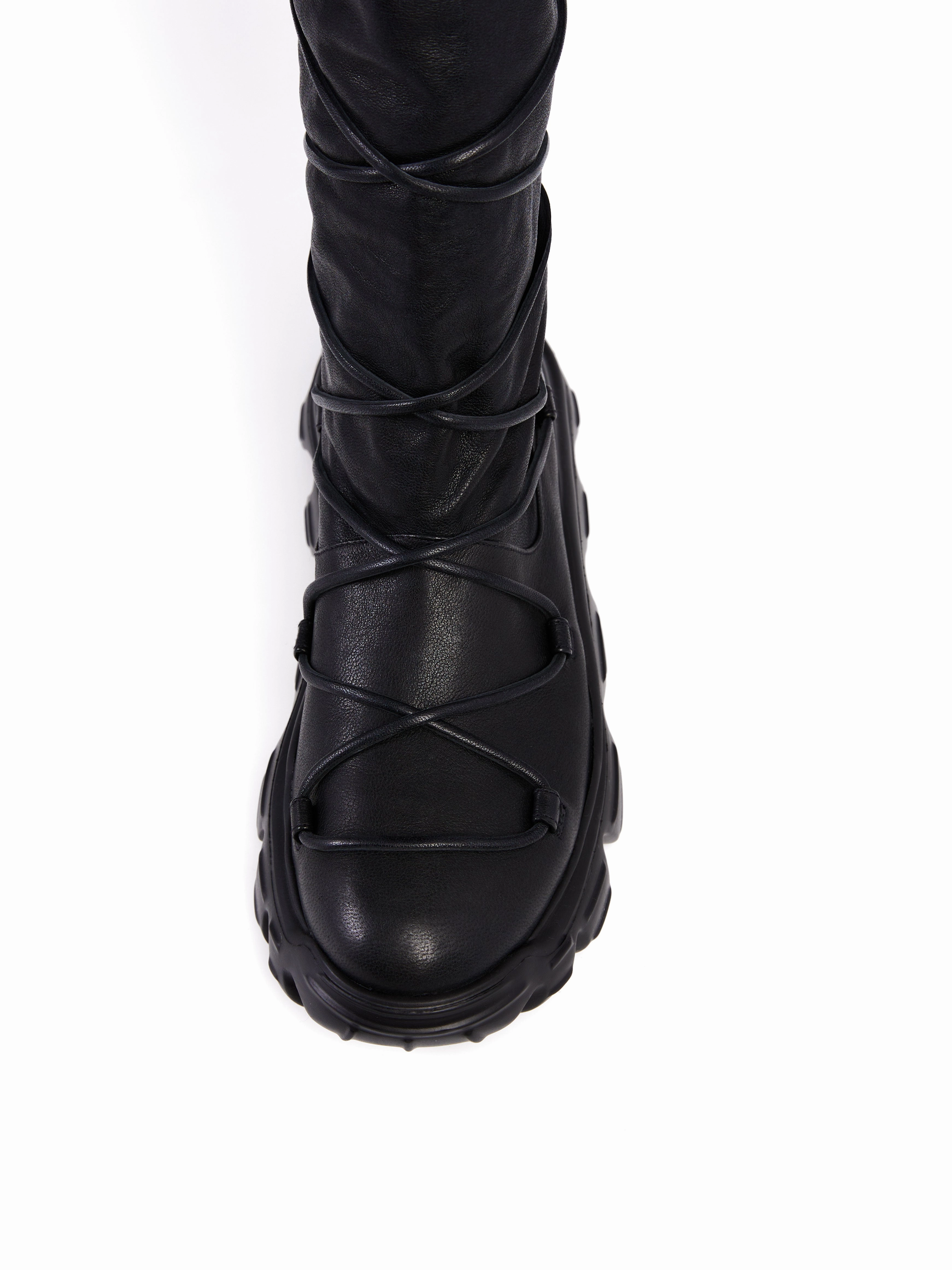 Dynamic Balance Old Iron Tall Leather Boot With Laces In Nero