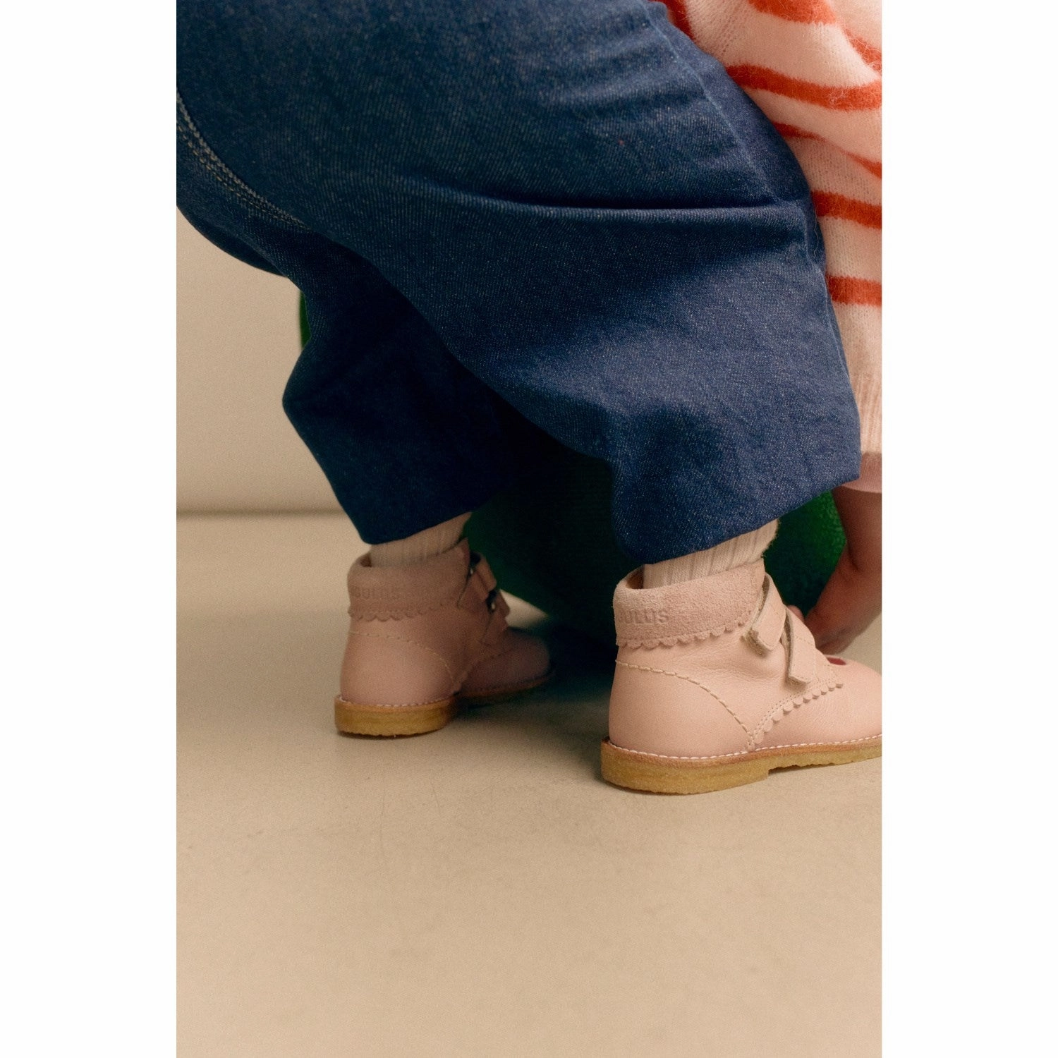 Angulus Rosebud/Berry Beginner Shoes Med Udstanset Kontrasthjerte Style In Action