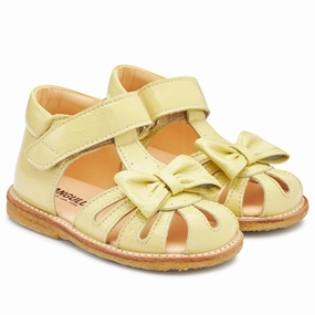 Carry Your Vibe Angulus Starter Sandal W. Bow And Velcro Light Yellow