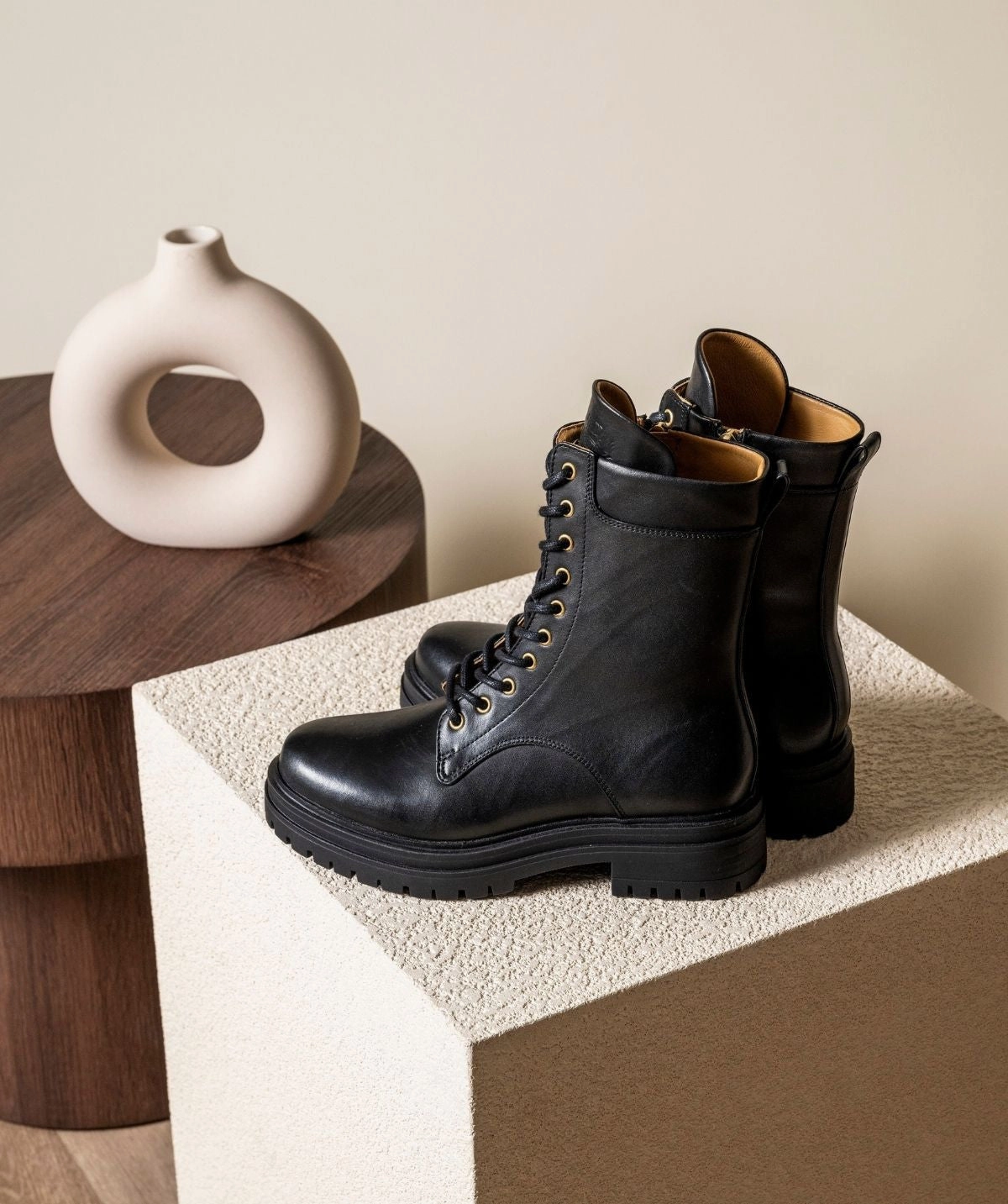 Season-Neutral Refined Fit Gear Apolline Black Ankle Boots