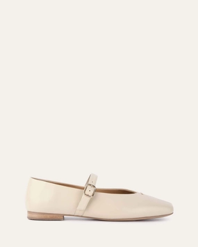 April Casual Flats Sand Leather Low-Key Luxe Calm Aesthetic