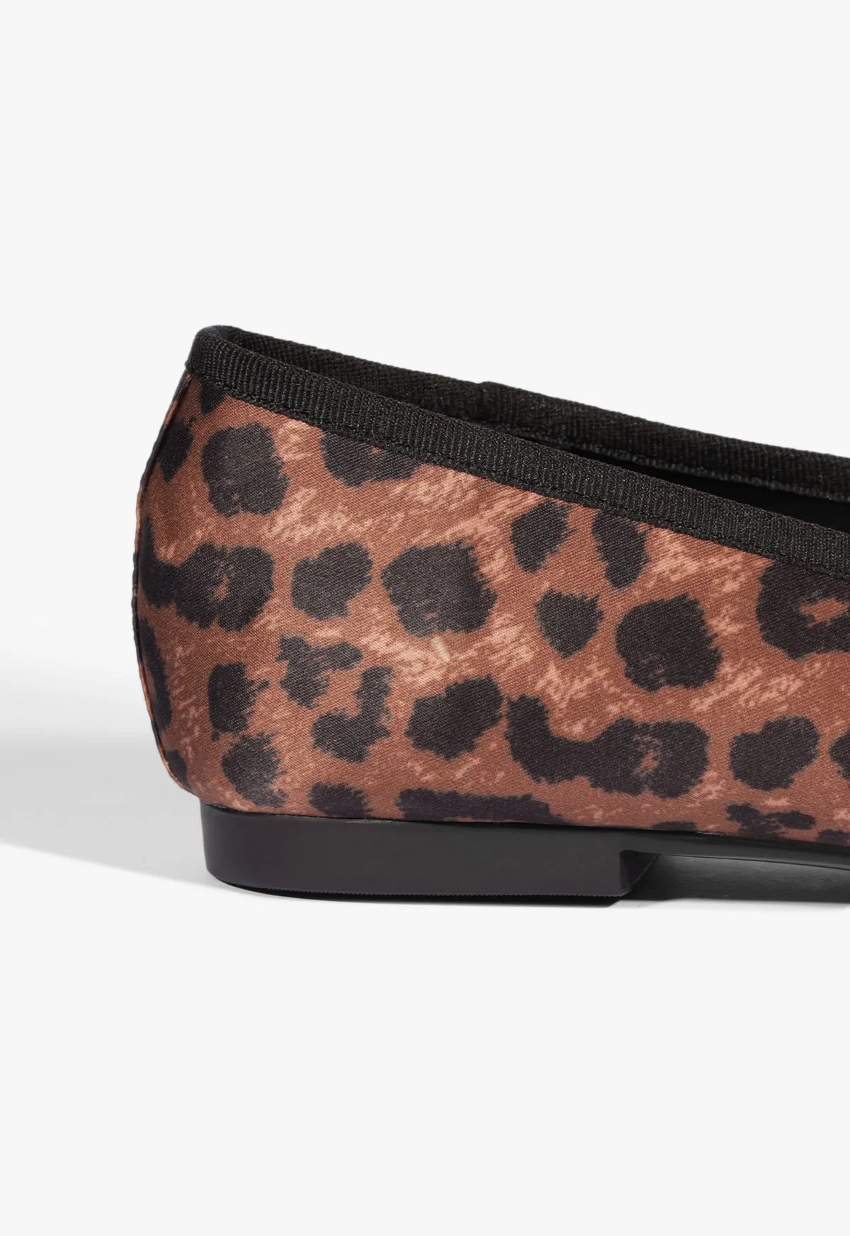 Arissa Satin Flat Fluid-Form Design