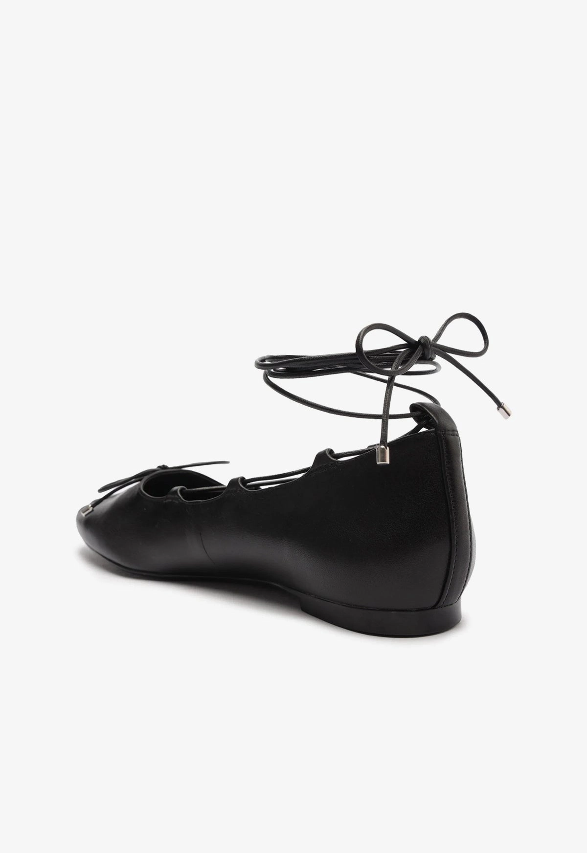 Fluid-Form Design Arissa Lace Up Leather Flat