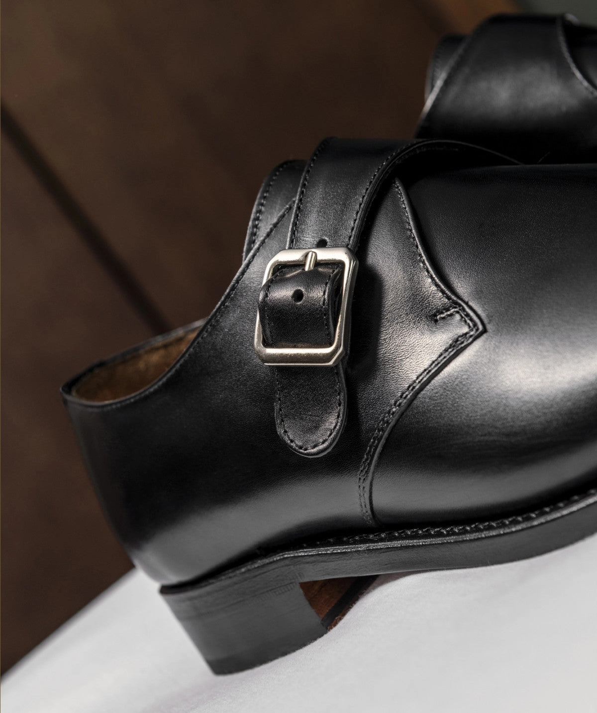 Beckett Black Buckle Urban-Motion Fit Clean Movement