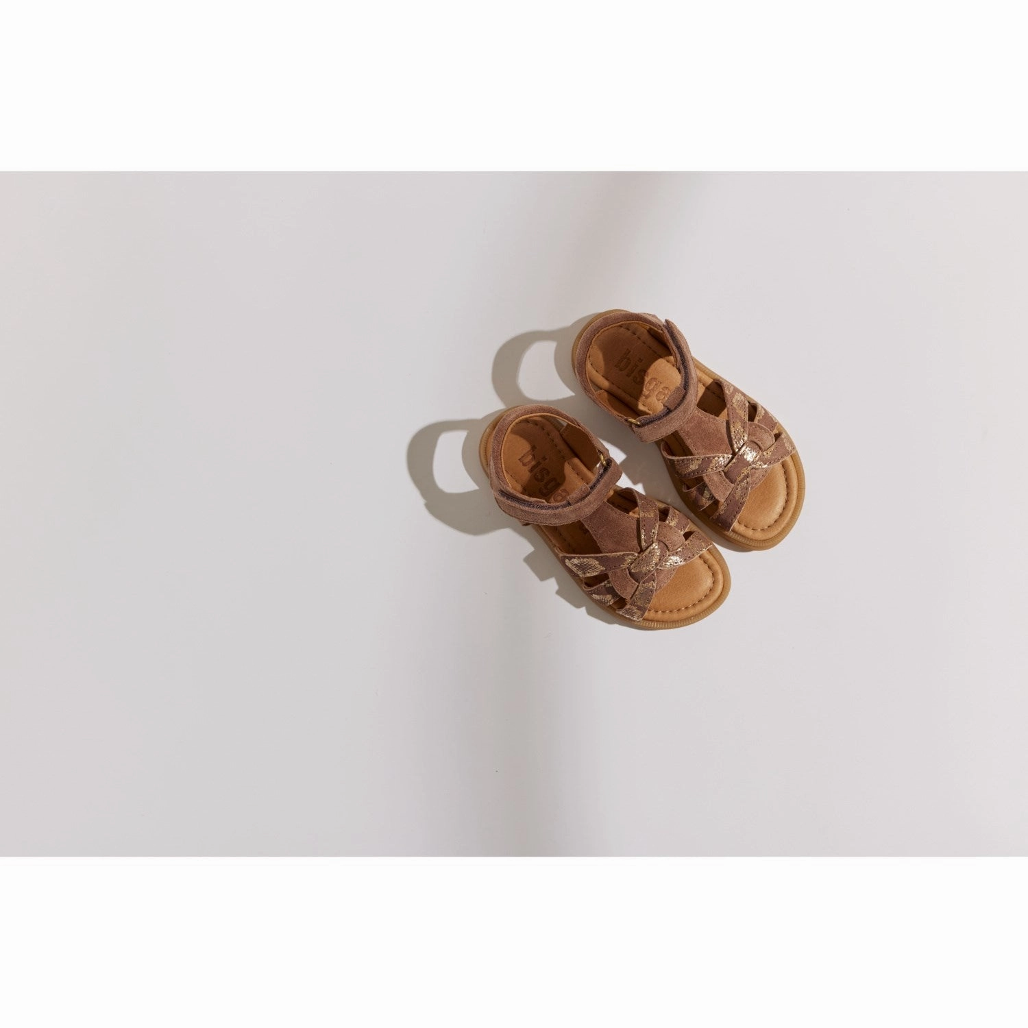 Tone-Driven Universal Outfit Bisgaard Champagne Taupe Felicia Sandal