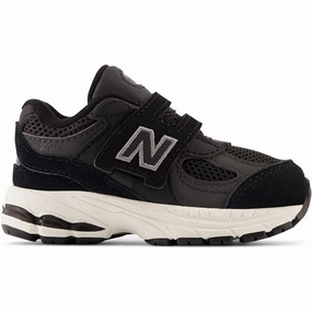 Optimized Outfit Fresh Expression New Balance 2002 Hook & Loop Sneakers Black