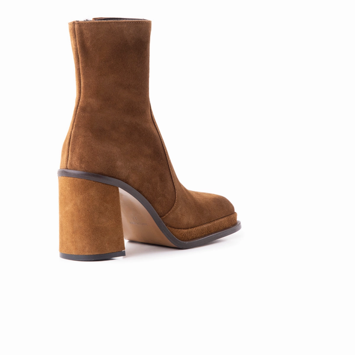 Live Light Season-Free Style Bowen Brown Suede