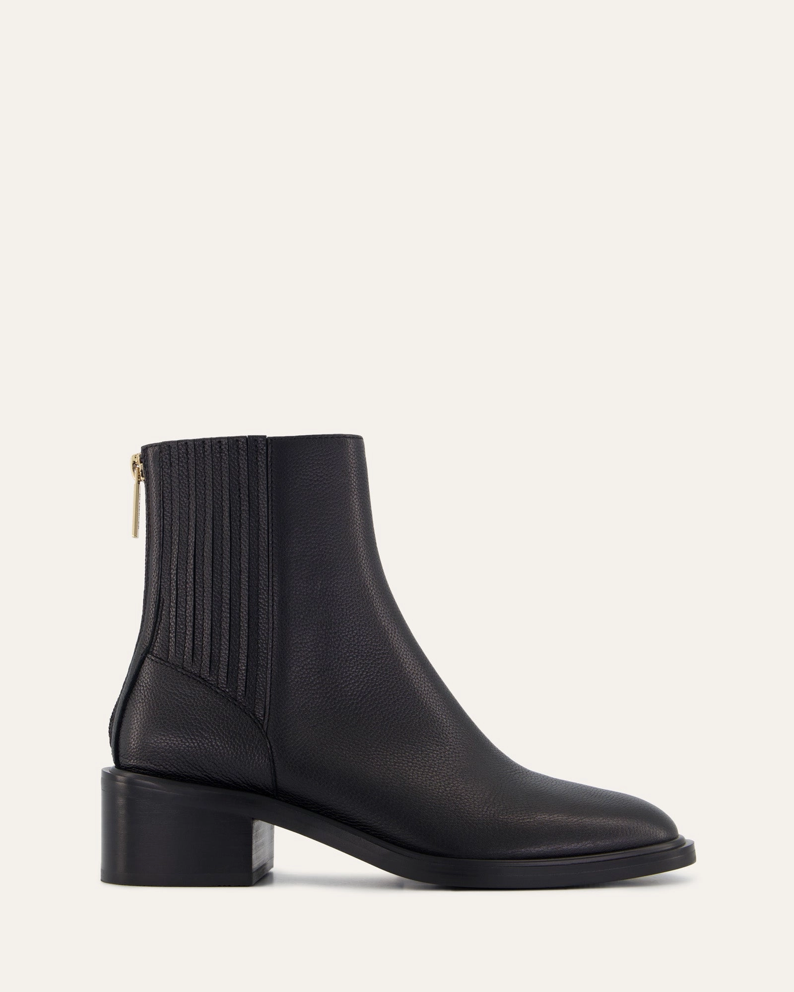 Mason Flat Ankle Boots Black Leather Functional Aesthetic Refined Tone