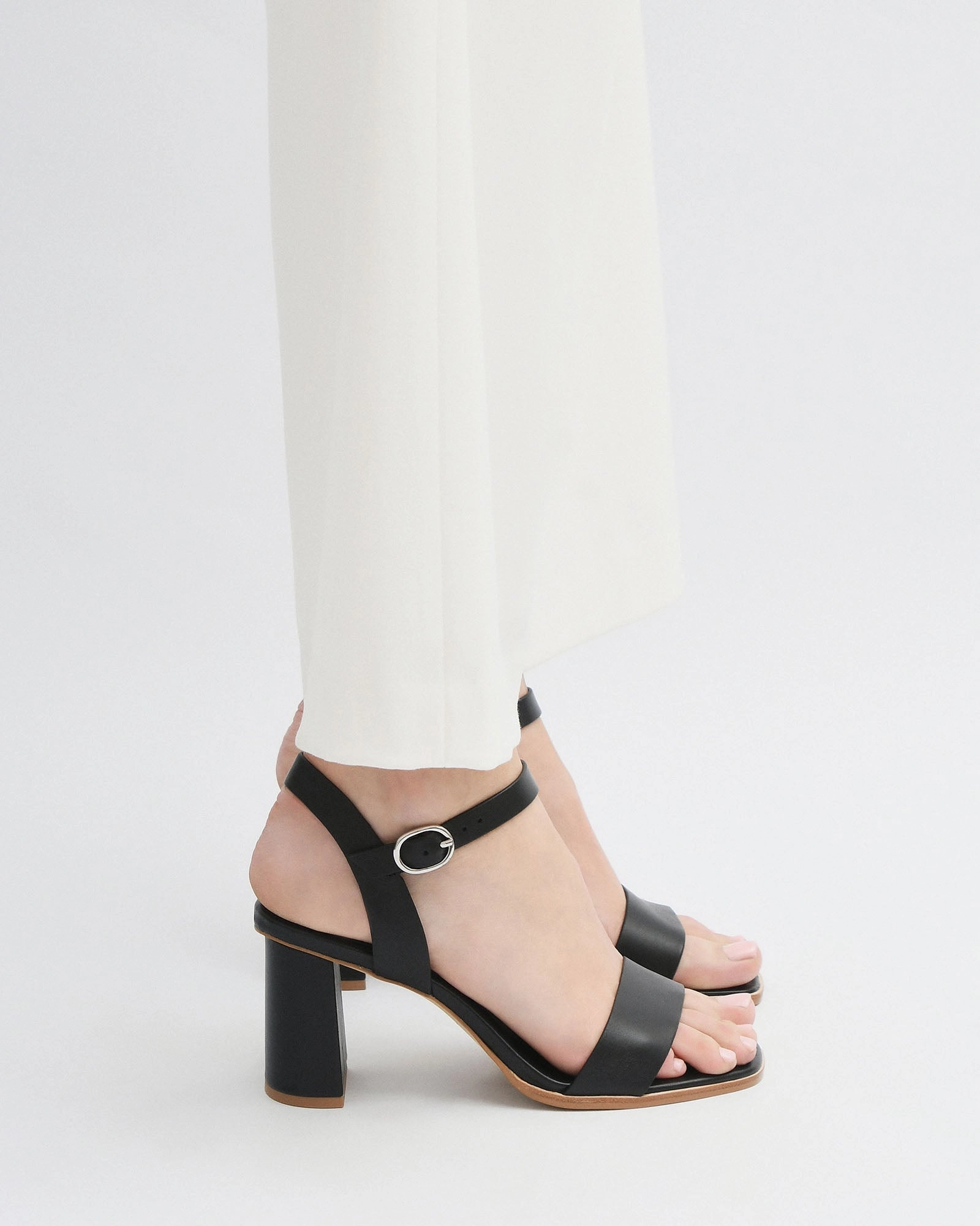 Designed With Flow Motion-Minded Calais High Heel Sandals Black Leather