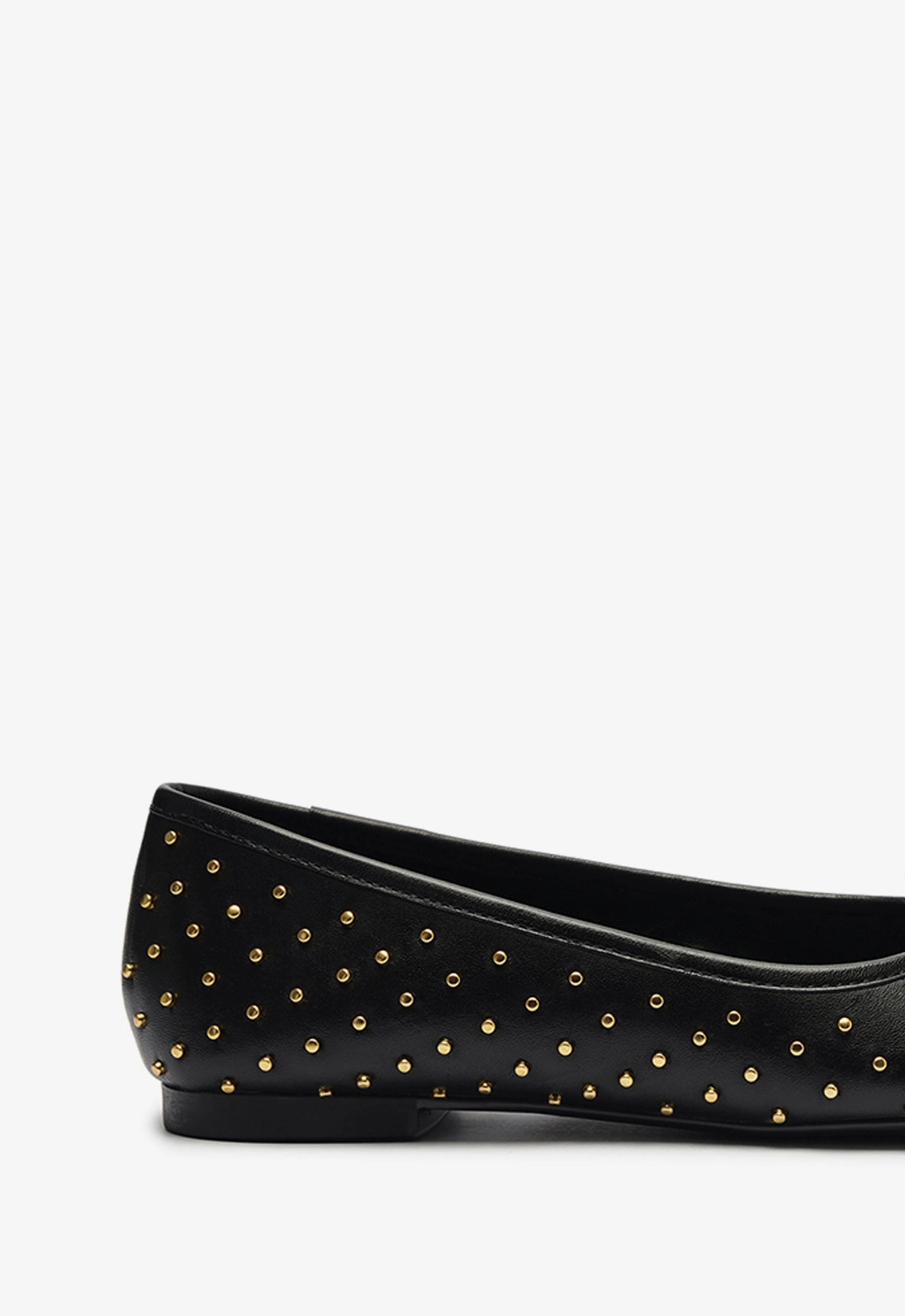 Arissa Studs Flat Style Flowwear