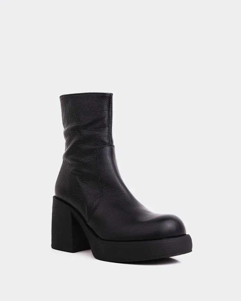 Chamonix Black Leather Modular Design Refined Essentials