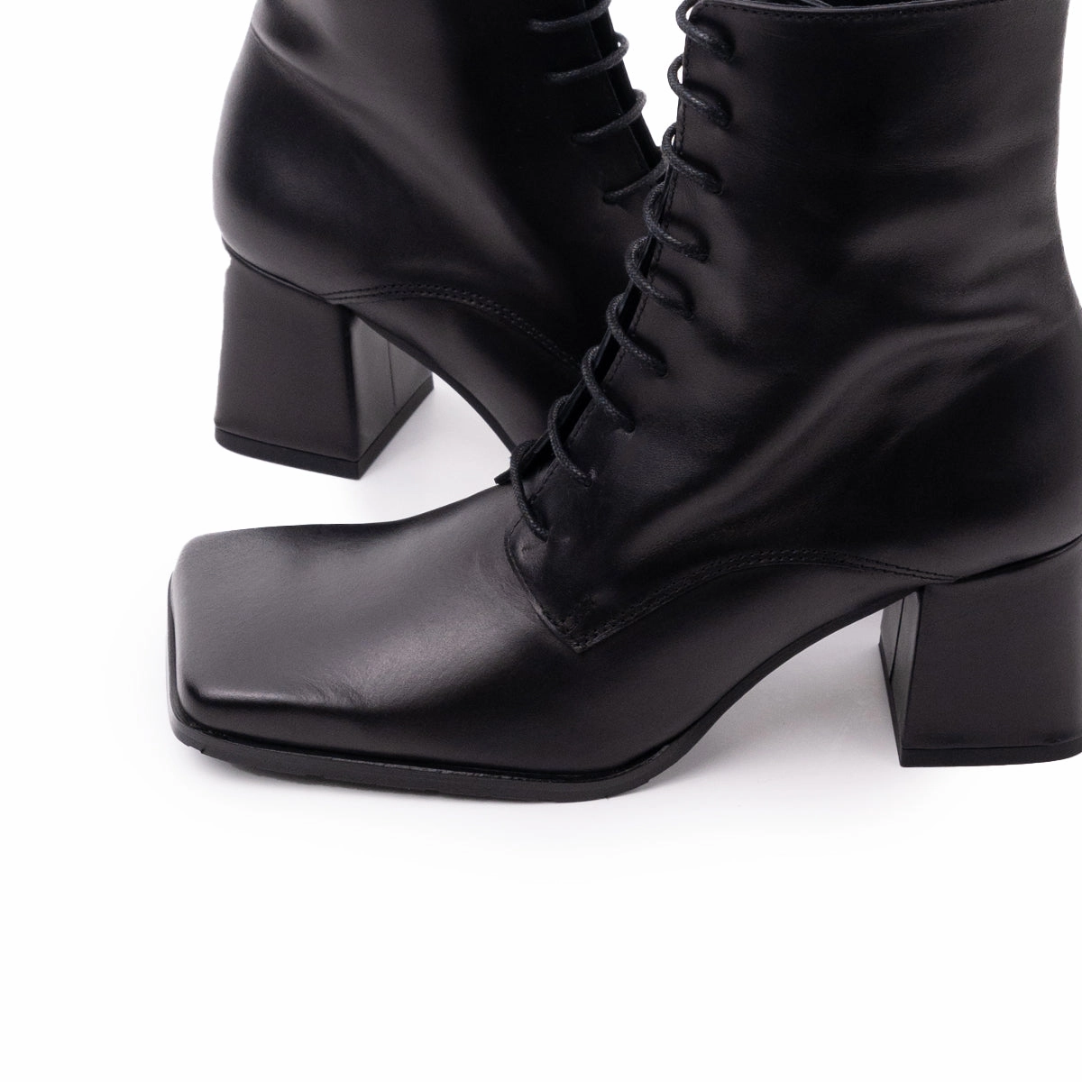 Chatham Black Leather Tailored Ease Quiet Cool