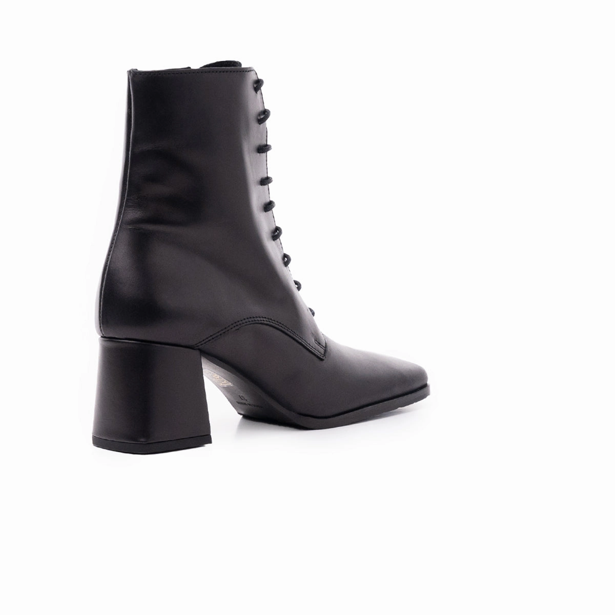 Tailored Utility Less Is Bold Chatham Black Leather