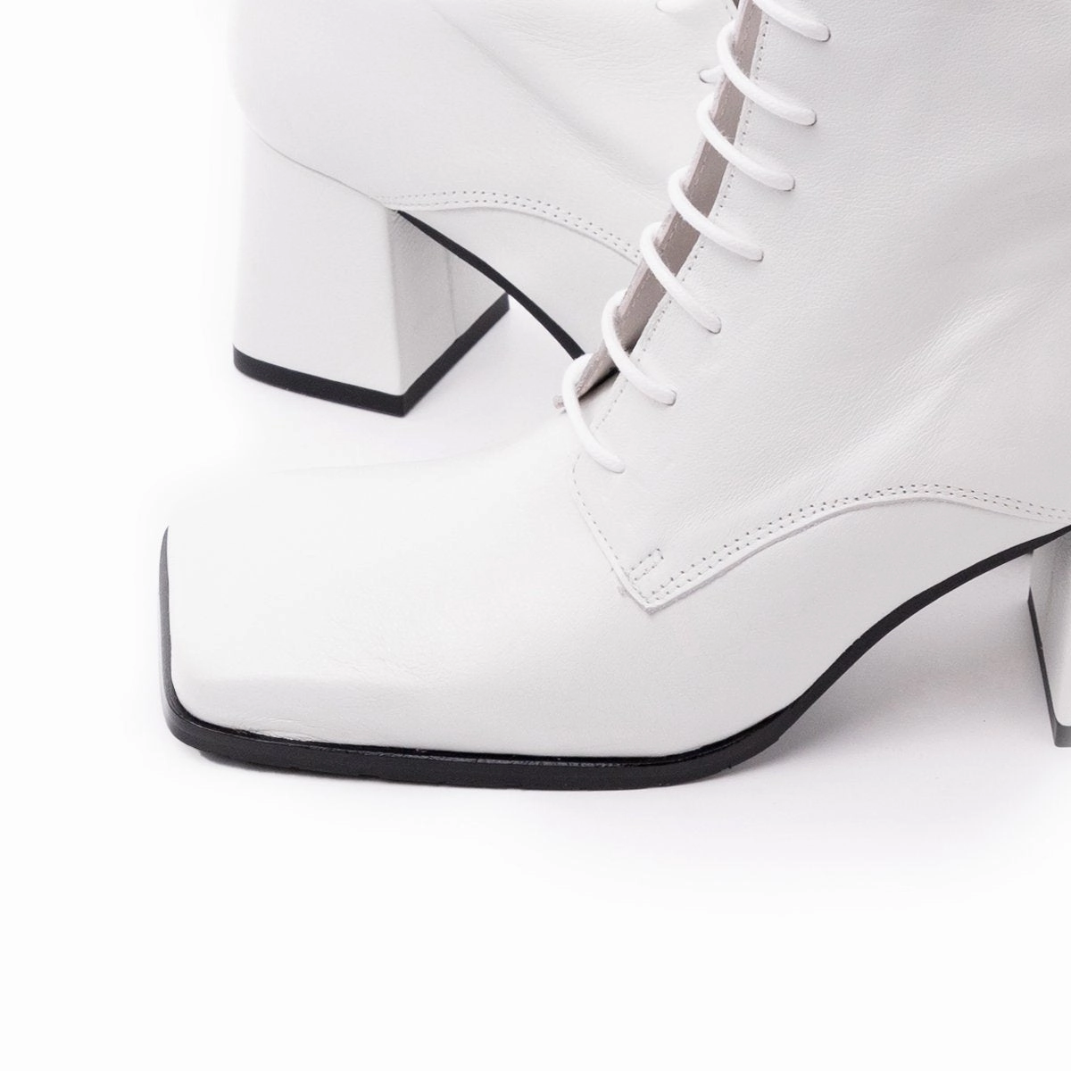 Chatham White Leather Go With Flow Fluid Motionwear