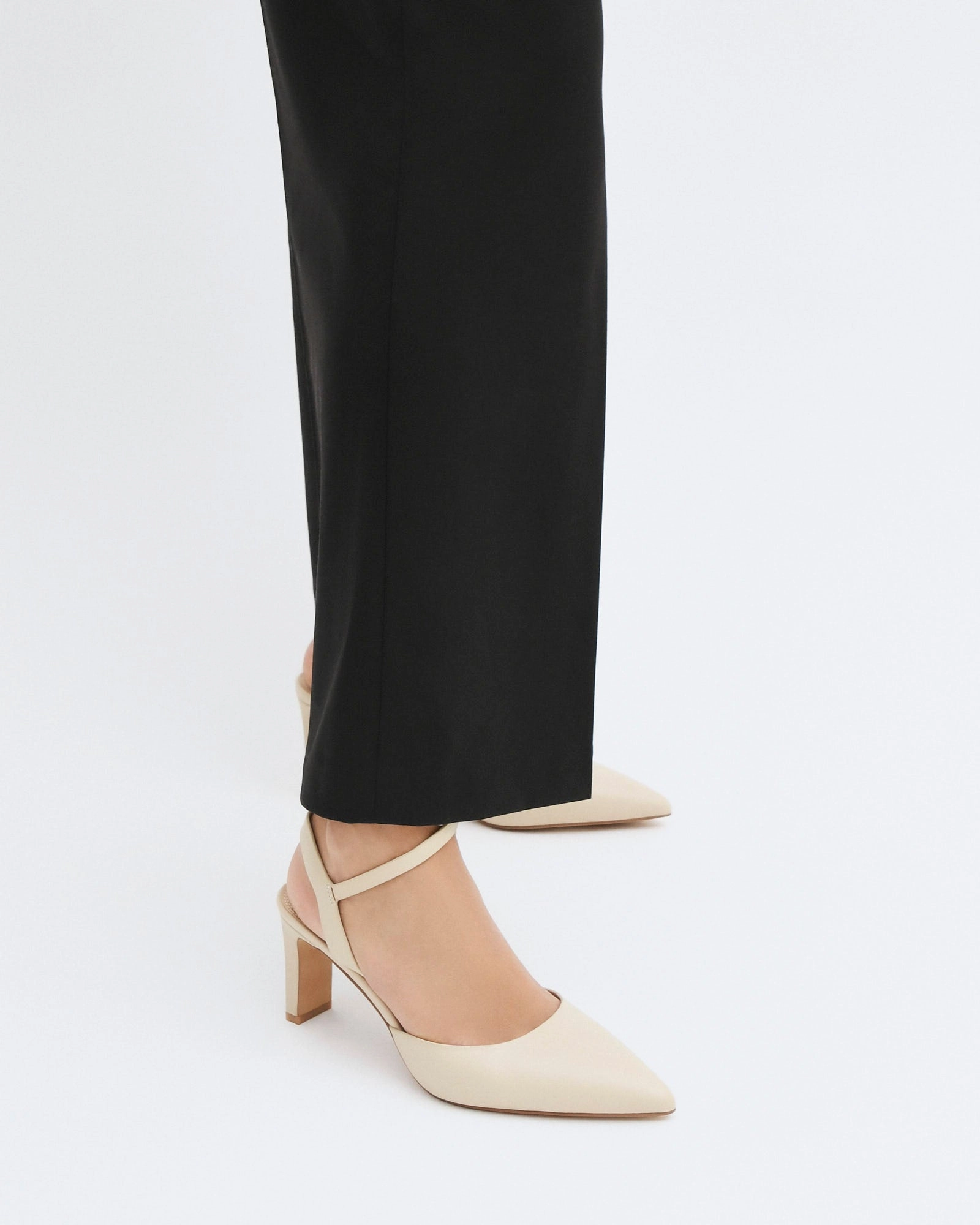 Unisex Rhythm Khloe Mid Heels Sand Leather
