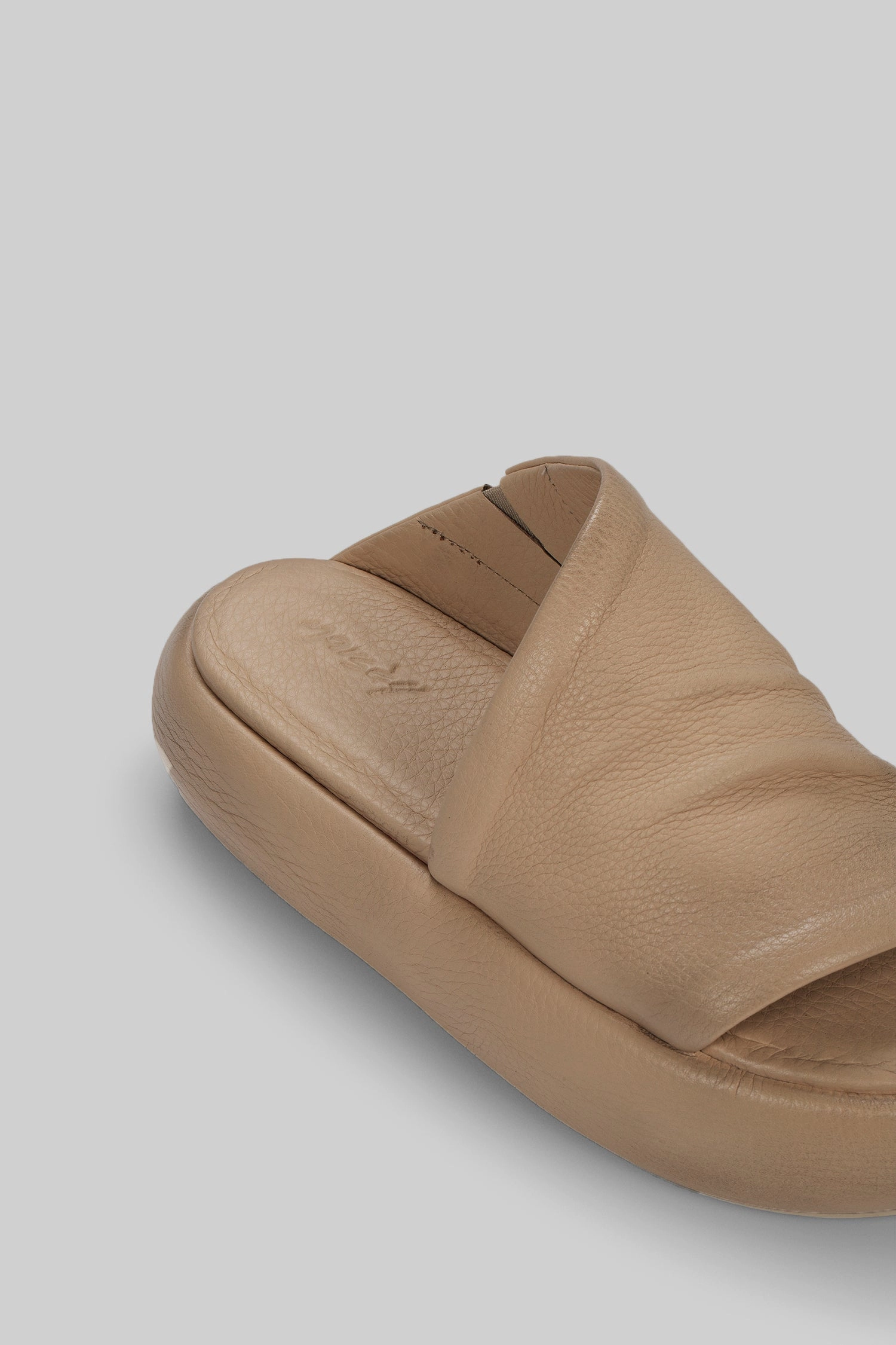 Elevate Your Routine Ciambellona Leather Platform Slide In Hazelnut