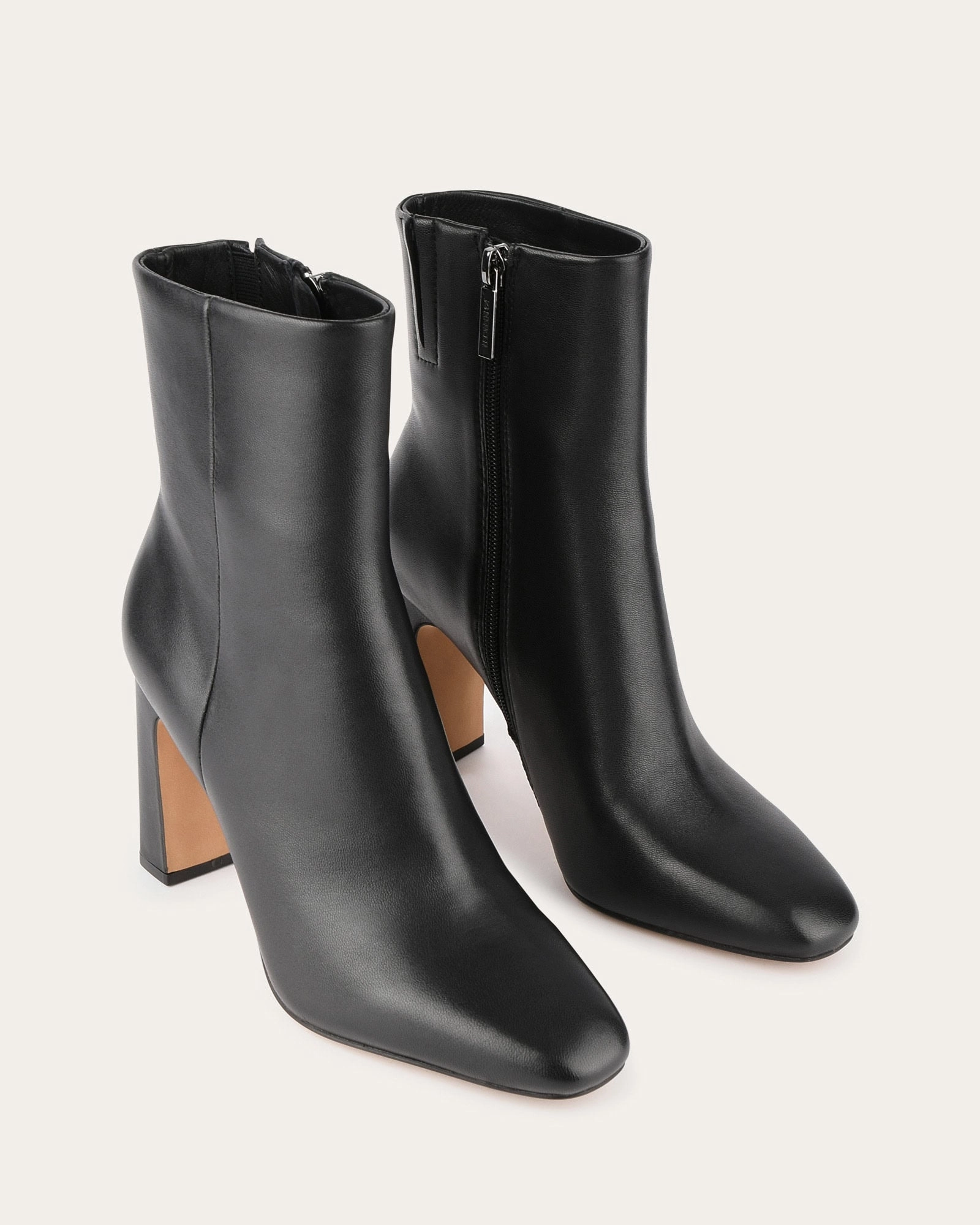 Suki High Ankle Boots Black Leather Forward-Looking Fit