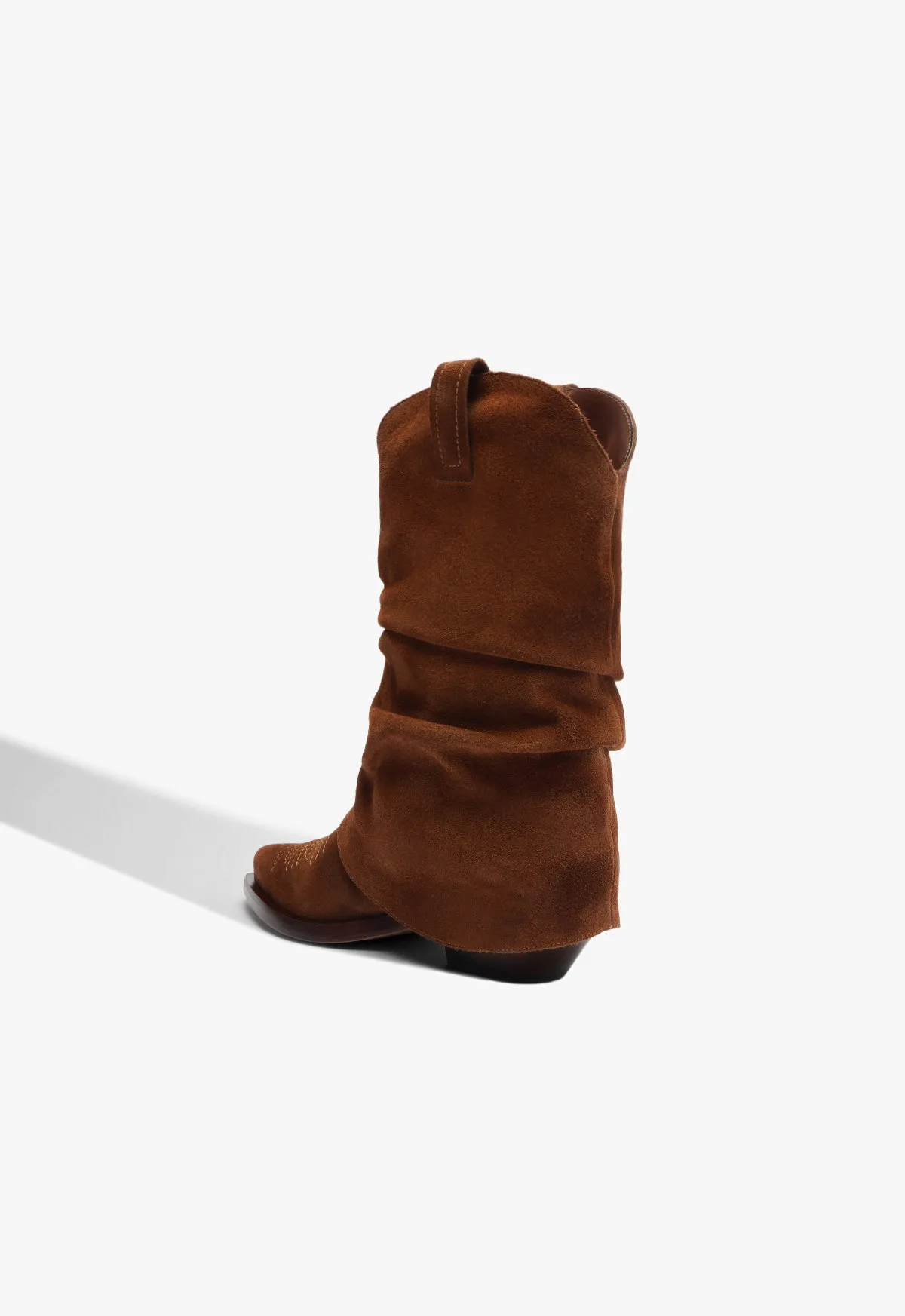 Zachy Cloak Suede Boot Refined Feel