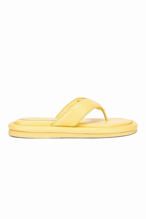 Style Without Noise Gia 5 Leather Thong Sandal In Butter Yellow