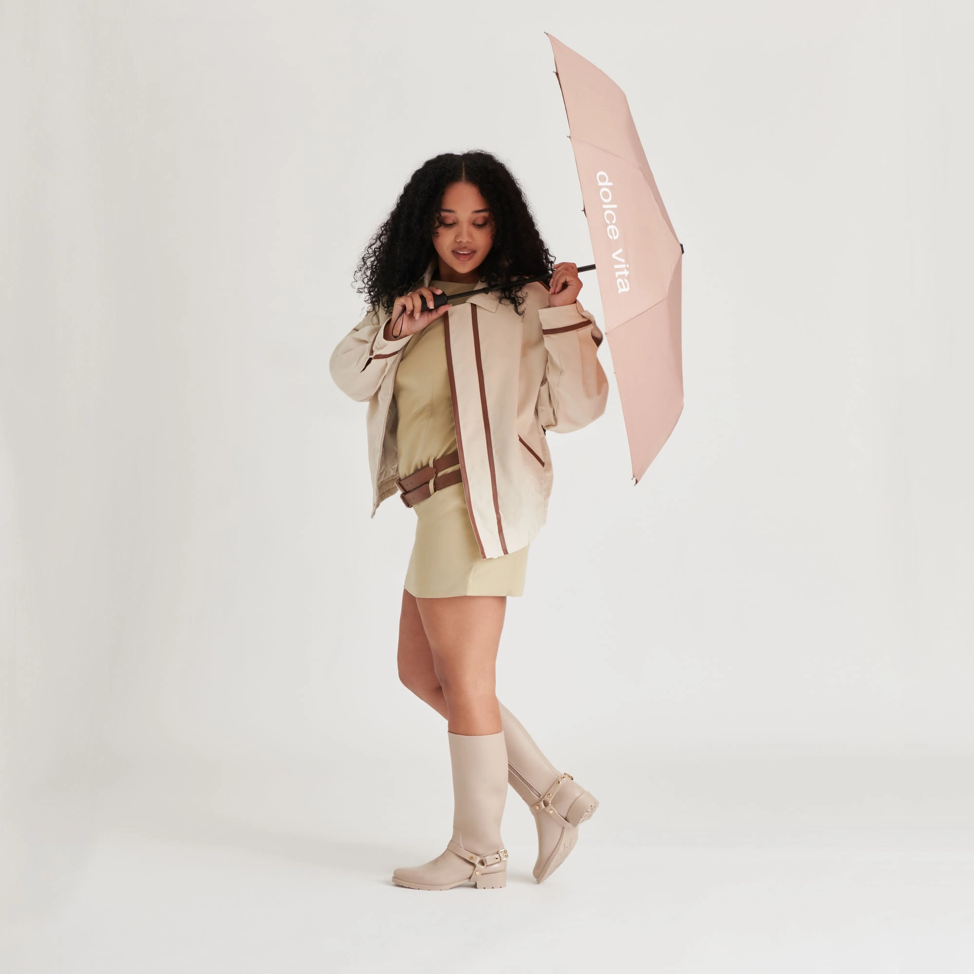 Form-Centered Refined Minimalism Cloudy H2O Boots Dune Patent Stella
