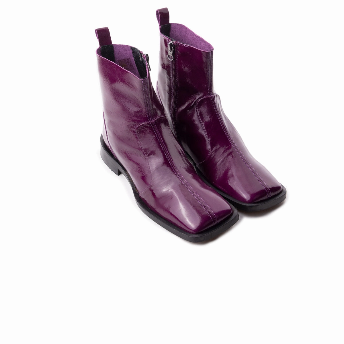 Cool Confidence Linea Raisin Leather