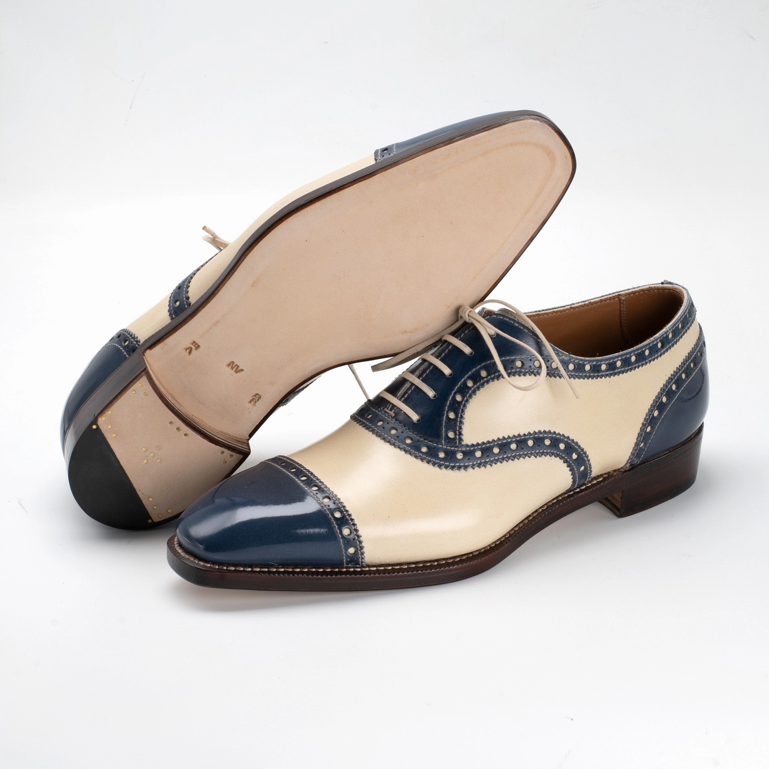 Davis Spectator Oxford Mto - Blue Note & Cream Vibe-Centered