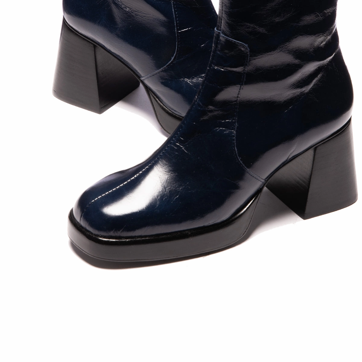 Sullivan Navy Leather Timeless Motion Calm Aesthetic