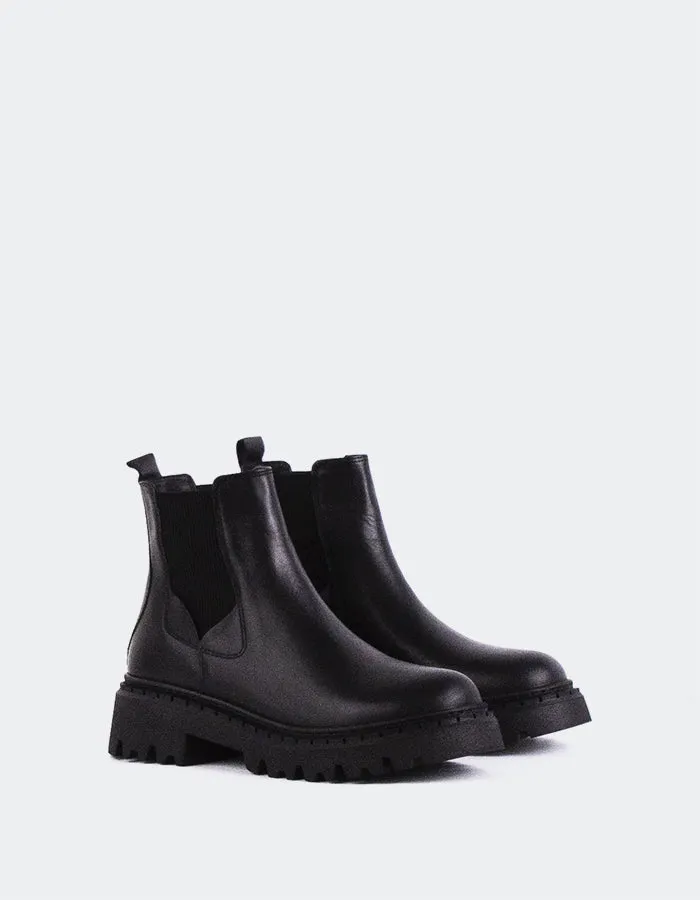 Hayes Black Leather Cool Confidence
