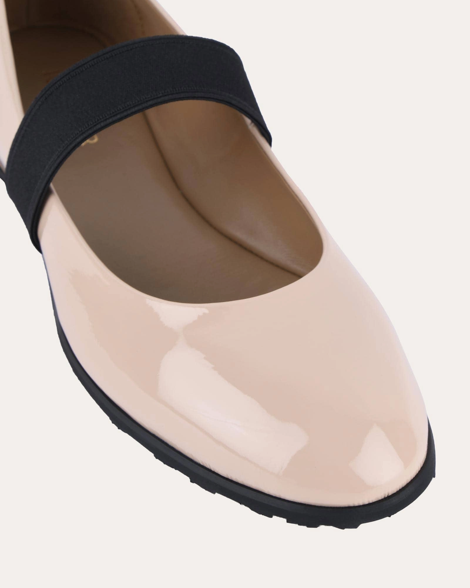 Designed For Lifestyle Quiet Fit Hope Casual Flats Natural Crinkle Patent