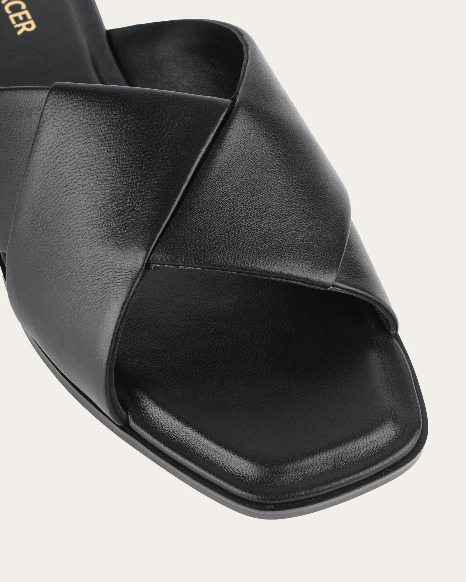 Minimal Movement Versatile Mood Cyra Flat Sandals Black Leather