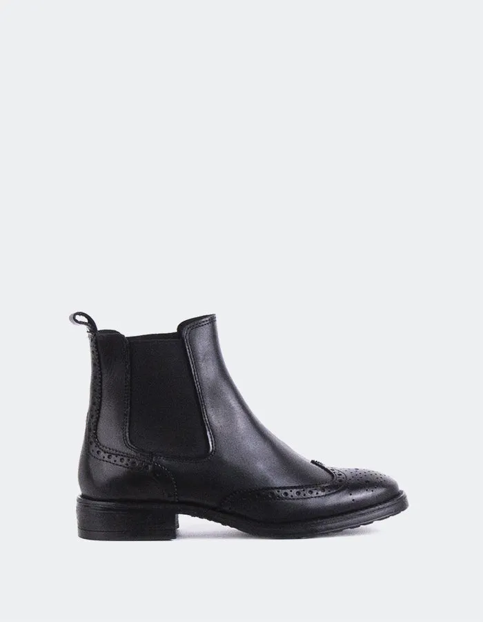 Essential Structure Understated Utility Debree Black Leather
