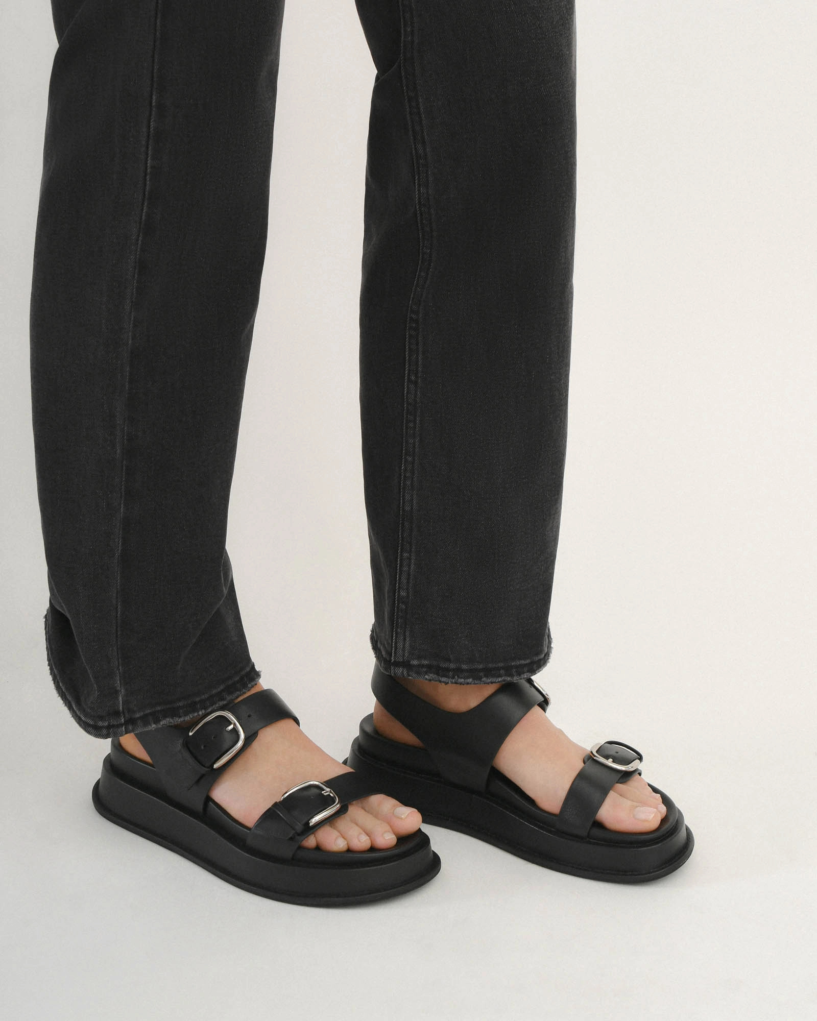 Unified Fit Soft Structure Mabel Flat Sandals Black Leather
