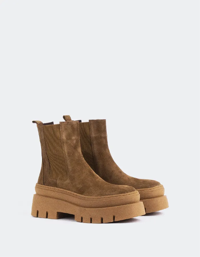 Delya Tan Suede Your Mobile Look Form-Focused