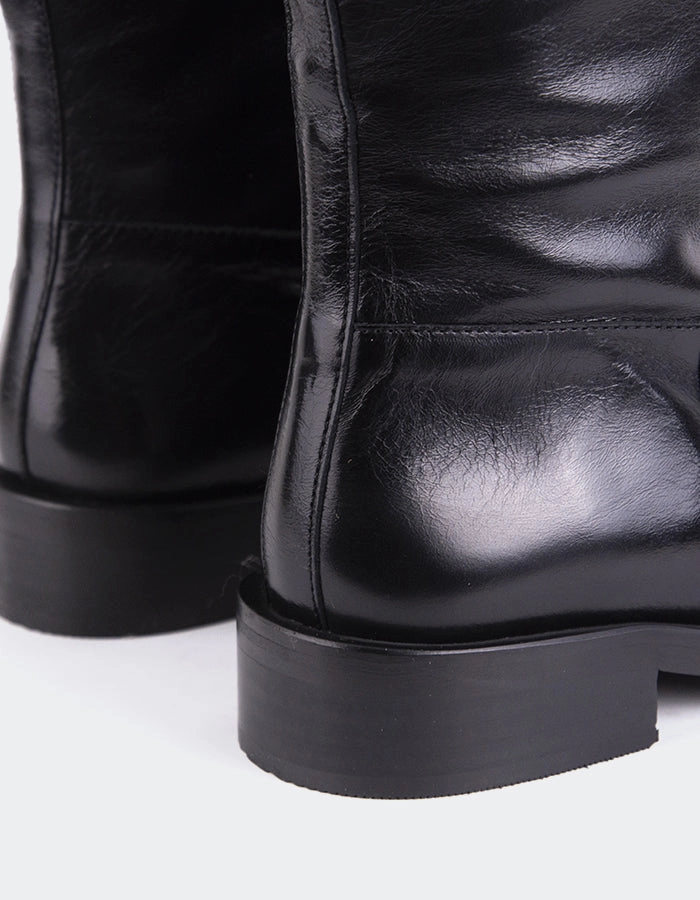 Modern Identity Moyle Black Leather