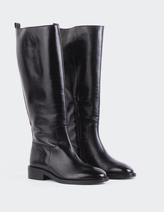 Moyle Black Leather Smart Design Gear Go-Everywhere