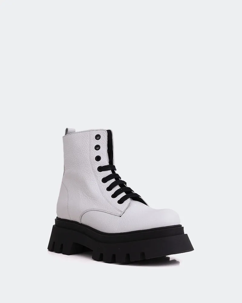 Sainz White Leather Responsive Design Urban Inspired