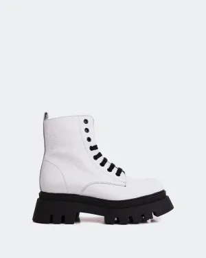 Sainz White Leather Future-Forward Comfort