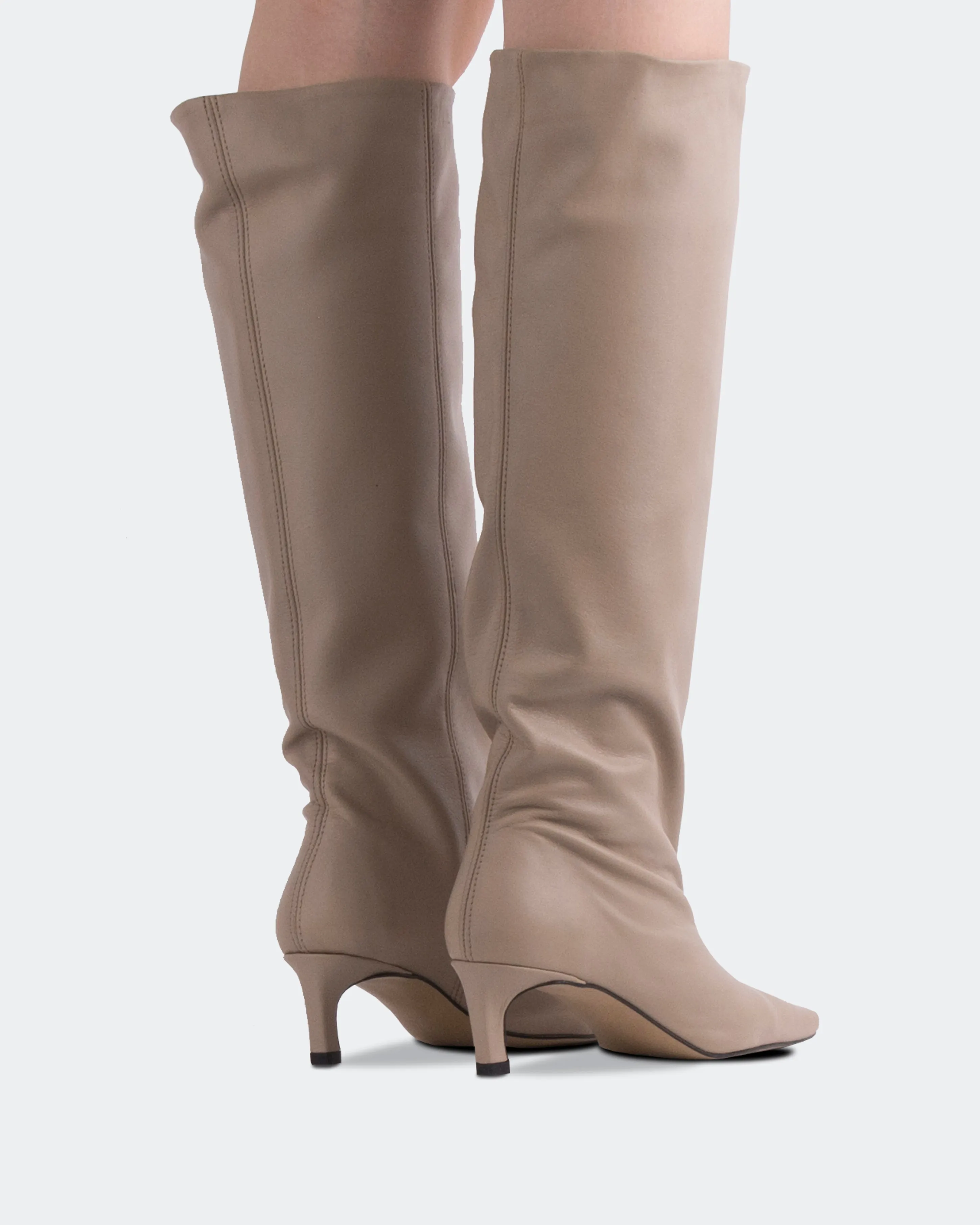 Omara Taupe Leather Lifestyle Direction